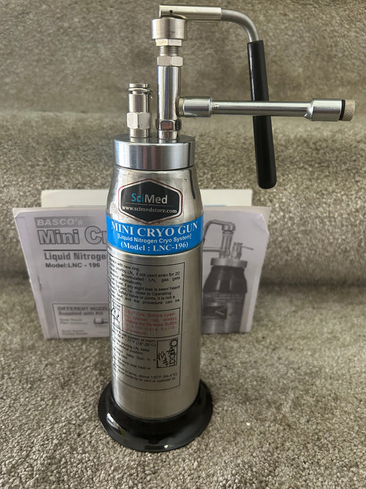 Mini cryogun liquid nitrogen sprayer with interchangeable freeze heads