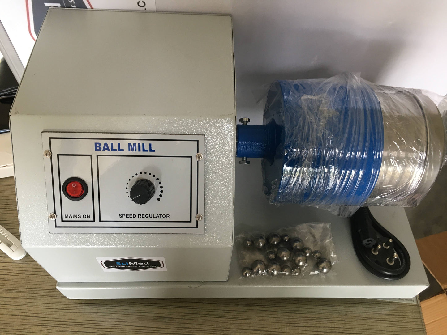 Superior heavy duty Laboratory Ball Mill 2kg Motor Driven Heavy Duty with Stainless Steel Balls